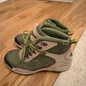 L.L. Bean Green and Tan Lace Up Boots